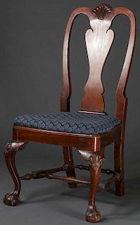 AN AMERICAN QUEEN ANNE STYLE MAHOGANY SIDE CHAIR