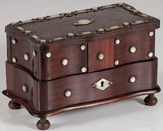 AN INTERESTING ROSEWOOD JEWELRY BOX, 19TH C.