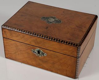 A LOVELY VENEERED AND INLAID BOX, 19TH CENTURY