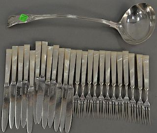 English silver dessert set with twelve pearl handle knives and twelve pearl handle forks.   Provenance: The Estate of Thomas 
