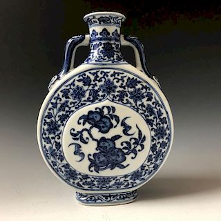 BEAUTIFUL CHINESE ANTIQUE BLUE AND WHITE MOONFLASK, MARKED