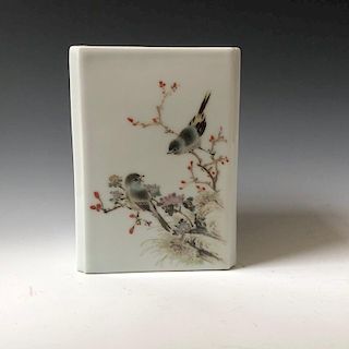 A FINE CHINESE ANTIQUE FAMILLE-ROSE BRUSHPOT