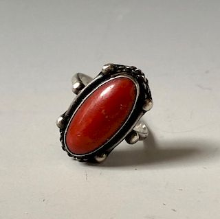 A VINTAGE SILVER  CORAL RING