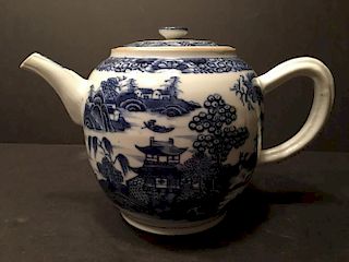 ANTIQUE Chinese Large Blue and White Teapot, late 18th Century. 7" high