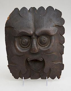 CONTINENTAL BAROQUE CARVED WALNUT GROTESQUE MASK / FOUNTAIN HEAD