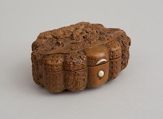 CONTINENTAL RELIEF-CARVED BOXWOOD SHELL-FORM BOX