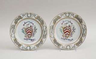 PAIR OF CHINESE EXPORT FAMILLE ROSE PORCELAIN ARMORIAL PLATES