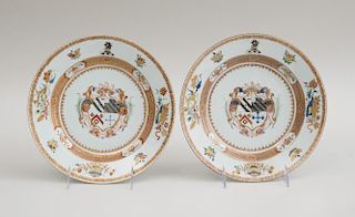 PAIR OF CHINESE EXPORT FAMILLE VERTE PORCELAIN ARMORIAL DEEP PLATES