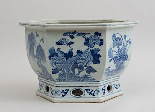 CHINESE BLUE AND WHITE PORCELAIN HEXAGONAL JARDINIÈRE
