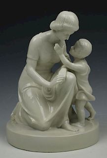Schwarzburger Figurine "Mother with Child"