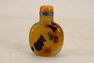 Chinese Qing Dynasty Figural Agate Snuff Bottle