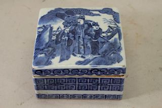 Chinese Qing Dynasty Blue/White Figural Box