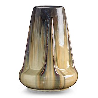 FULPER Buttressed vase