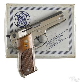 Smith and Wesson model 39-2 semi-automatic pistol