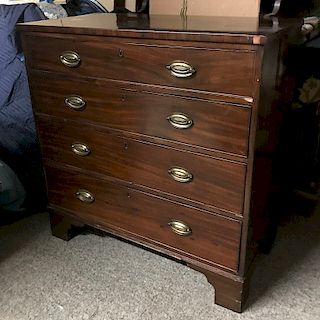 Large Antique Georgian Mahogany Chest of Drawers. Four large fitted drawers, raised on shaped bracket feet.