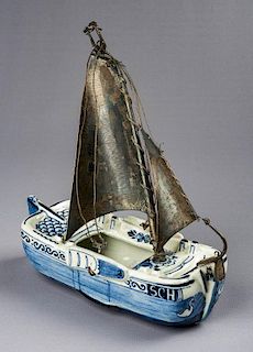 Delft De Porcelyn Fles Hand Painted Fishing Boat
