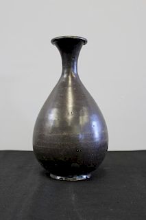 Black Glazed Yuhuchun Vase.