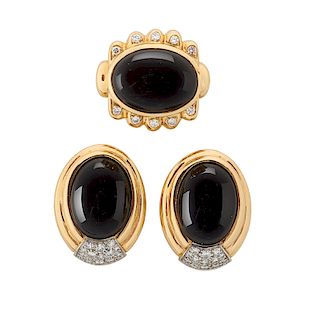 ONYX, DIAMOND & YELLOW GOLD RING & EARRING SUITE