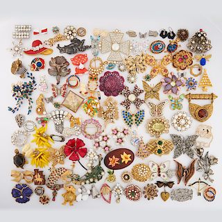 COLLECTION OF MOSTLY COLORFUL COSTUME BROOCHES
