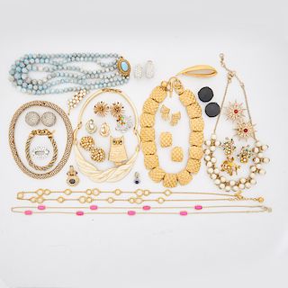 34 PIECES OF AMERICAN COSTUME JEWELRY