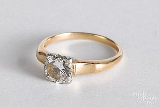 14K yellow gold and diamond ring, 1.5 dwt.