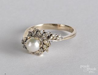 14K gold, diamond and pearl ring