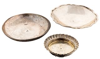A SET OF THREE RUSSIAN AND EUROPEAN SILVER DRESSER BOWLS, 19TH CENTURY