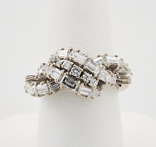 18k White gold & diamond ring with scroll motif