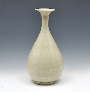 Rare Large Carved Ding Ware Yuhuchuan Vase