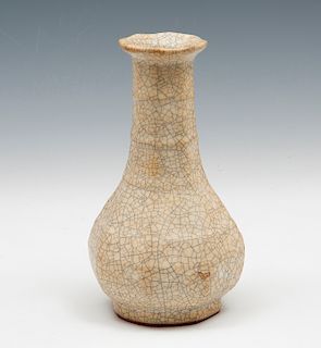 Ge-Type Crackle Glazed Octagonal Pear Vase