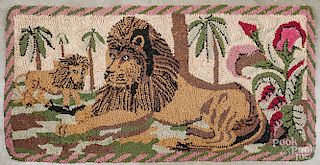 Hooked rug of a recumbent lion