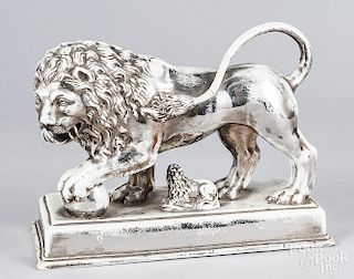 Large silver lustre or silver resist lion
