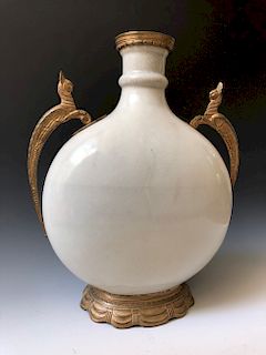 A BEAUTIFUL CHINESE ANTIQUE WHITE GLAZED MOONFLASK WITH METAL HANDLE