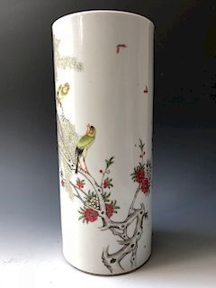  A FINE CHINESE FAMILL ROSE PORCELAIN VASE,19TH CENTURY