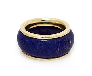 A 14 Karat Yellow Gold and Lapis Lazuli Ring, 7.60 dwts.