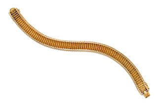 An 18 Karat Yellow Gold Bracelet, Italian, 23.60 dwts.