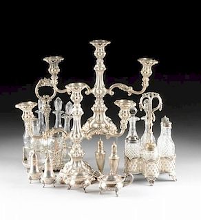 AN ASSEMBLED GROUP OF EIGHT ENGLISH AND AMERICAN SILVER PLATED TABLE WARES AND A PAIR OF AMERICAN SILVER SALT SHAKERS, LATE 19TH - MID 20TH CENTURY,