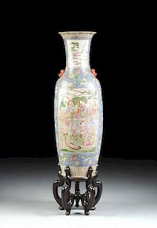 A LARGE CHINESE FAMILLE ROSE VASE, IRON RED SQUARE SEAL MARK, LATE 20TH CENTURY,