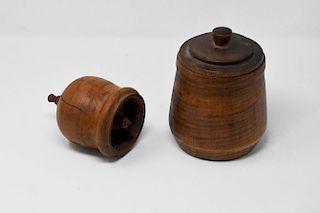 2 wooden items