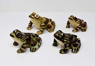 4 Brush pottery frogs