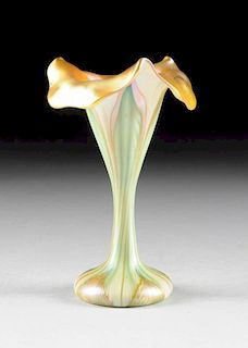 A QUEZAL PULLED FEATHER ART GLASS VASE, QUEENS, NEW YORK, CIRCA 1910-1920,