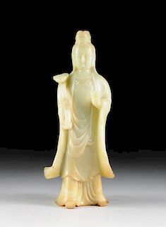A VINTAGE CHINESE CARVED CELADON JADE FIGURE OF GUANYIN, POSSIBLY EARLY REPUBLIC PERIOD, 1920'S,