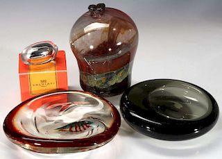 A COLLECTION OF MID TO LATE 20TH CENTURY ART GLASS