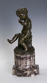 A FINE 19TH C FRENCH BRONZE PUTTO ON MARBLE COLUMN