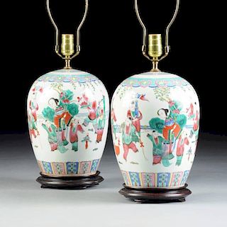 A PAIR OF CHINESE FAMILLE ROSE PORCLEAIN LIDDED GINGER JARS, LATE 20TH CENTURY,