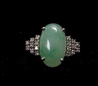 A 14K WHITE GOLD RING WITH JADE AND DIAMONDS