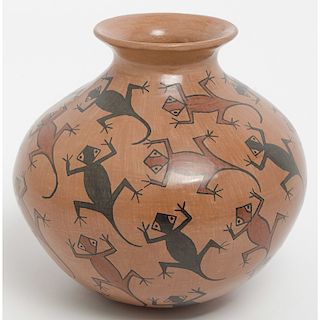 Lorena Lopez (Mata Ortiz, 20th Century) Lizard Pottery Jar