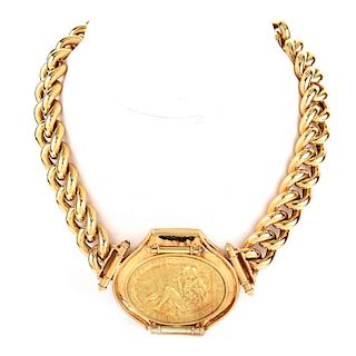 Vintage Italian Large 18 Karat Yellow Gold Link Pendant Necklace with Classical Relief Medallion Pendant. Stamped 750, Italian hallmark.