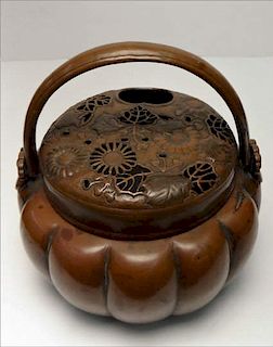 19THC. JAPANESE COPPER HIBATCHI W/ REPOUSSE COVER