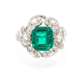 An 18 Karat White Gold, Emerald and Diamond Ring, 3.80 dwts.